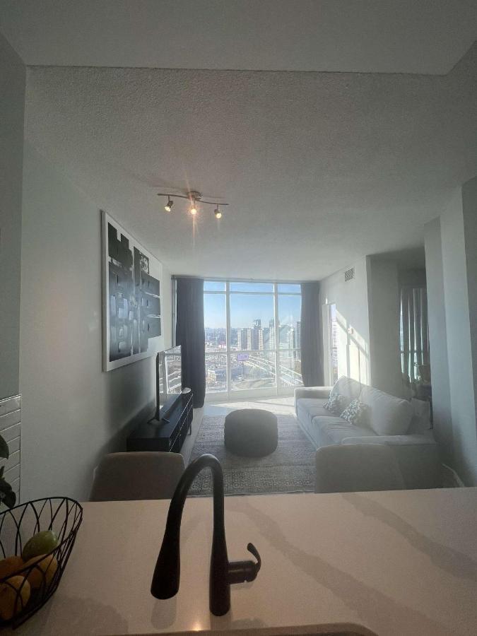 Cozy Fort York Condo Toronto Exteriör bild